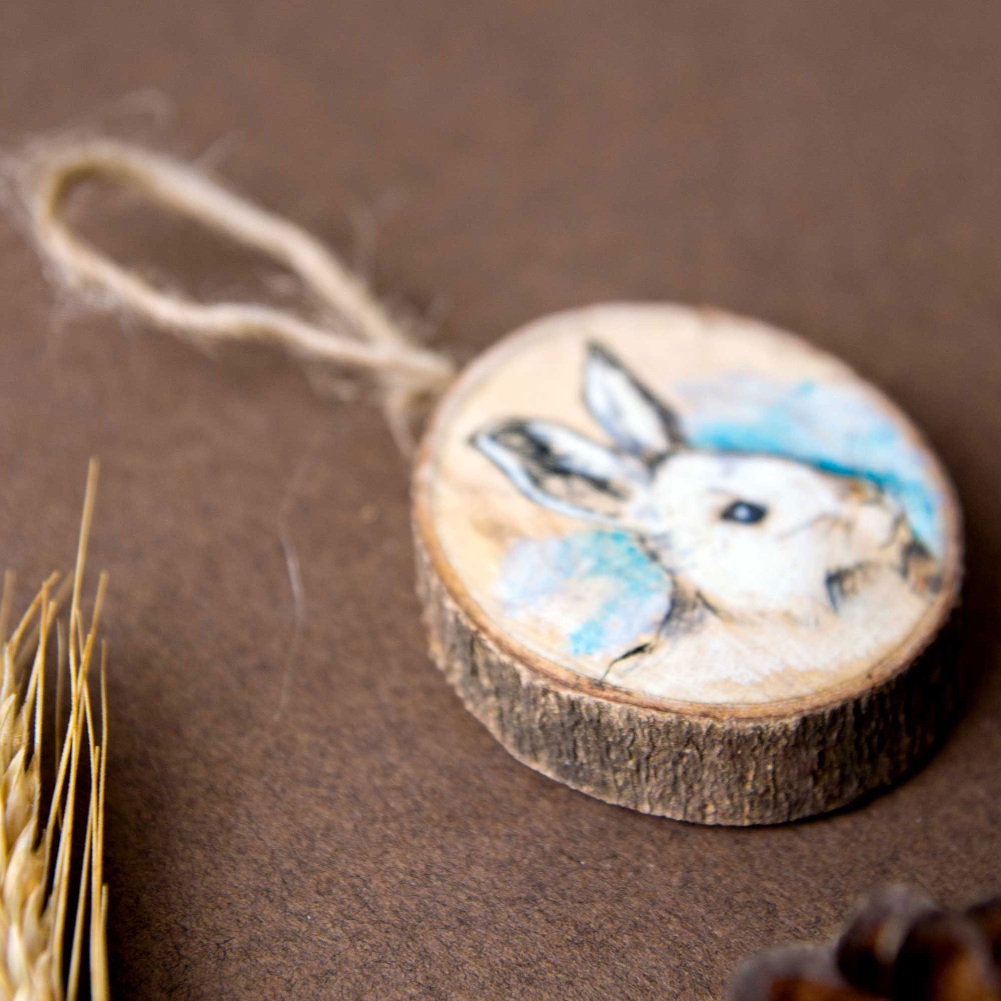 Boutique - Décoration au pastel sur bois représentant un lapin blanc